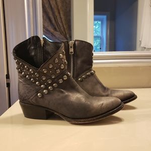 Matisse studded leather bootie size 6.5